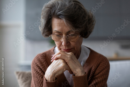 Cuadro en lienzo Confused worried old lady suffering from age disorders, Alzheimer disease, woman