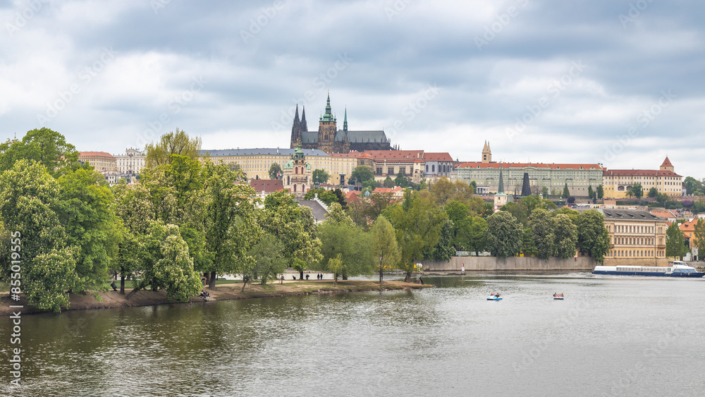 Obraz premium Prague Castle with Vltava river, Prague, Czech Republic, Europe.