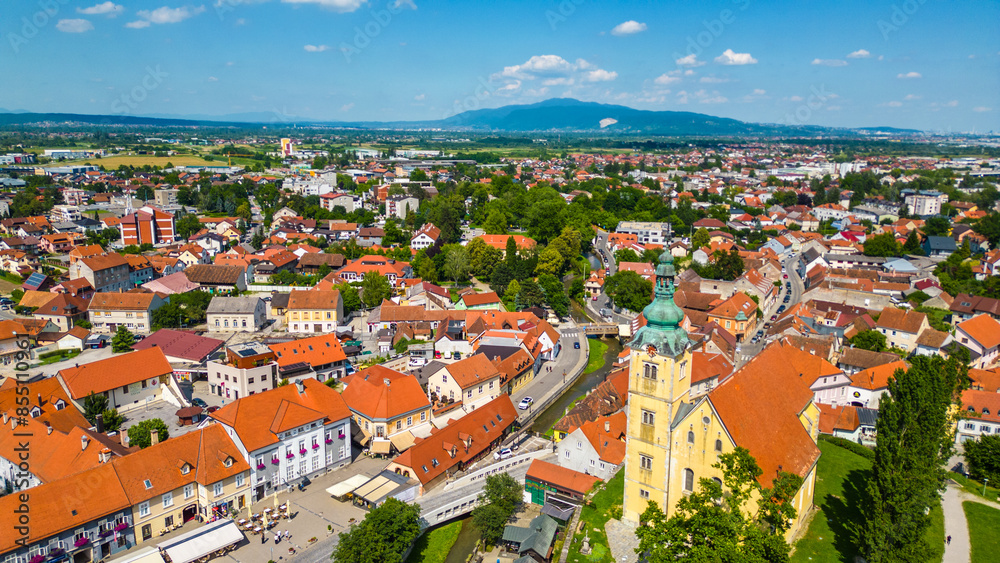 Obraz premium This cozy city of Samobor is beautifully captured from above, showcasing its charming streets, historic buildings, and lush greenery. Known for its picturesque old town and vibrant cultural life