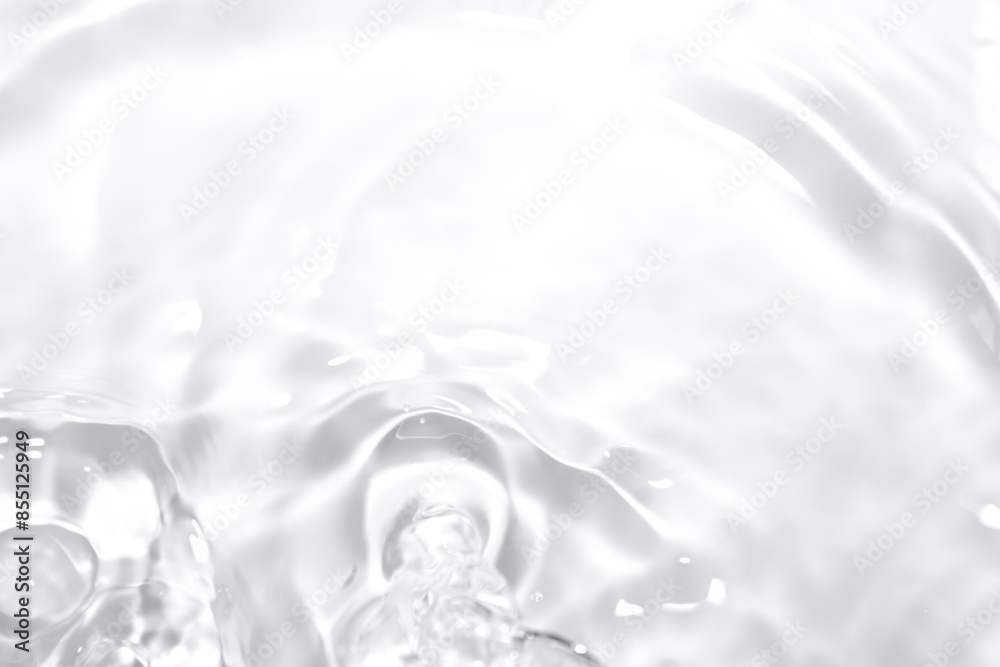The water surface is white and transparent. The water surface is white and transparent.