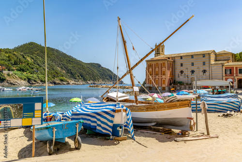 Fototapeta Naklejka Na Ścianę i Meble -  Glimpse of the Bay of Silence in Sestri Levante, Liguria - Italy