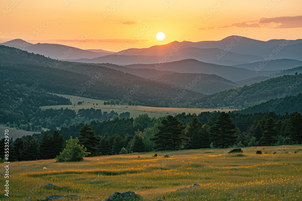 Obraz premium Sunset Serenity Over Rolling Hills