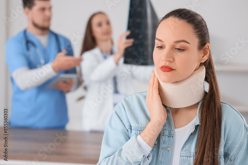 Injured young woman with ce...