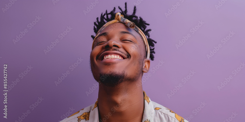 Obraz premium Joyful man portrait on purple background, a natural portrait of a man expressing joyful
