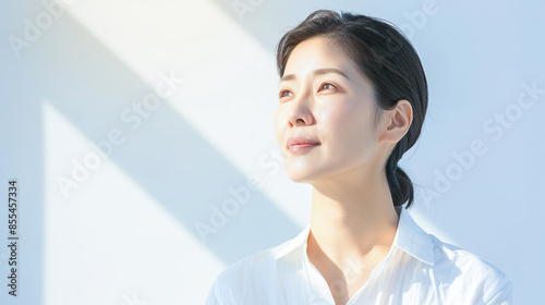 美しい肌のビューティーイメージの40代女性