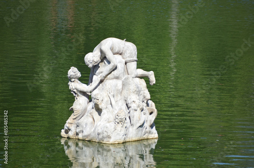 
920 / 5.000
Statue of Canto das Sereias located in the lake of the Quinta da Boa Vista Municipal Park. Historic site where the Royal Family lived in the 19th century