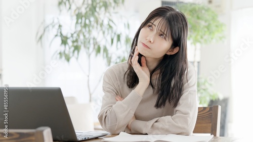 Schilderij op canvas 勉強で行き詰まる女性