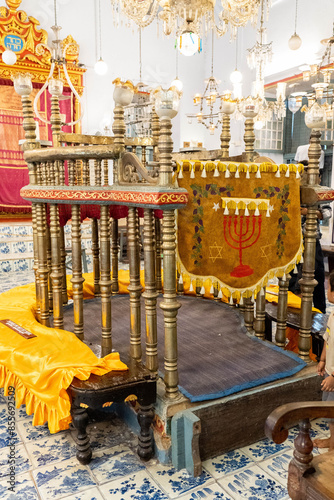 Quadro su tela The Paradesi Synagogue or the Mattancherry Synagogue is a located in Mattancherry Jew Town, a suburb of the city of Kochi, Kerala, in India
