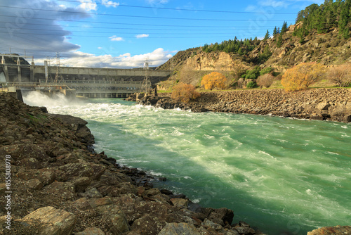 фотографія The Clutha River in the South Island of New Zealand, just downstream from the Ro