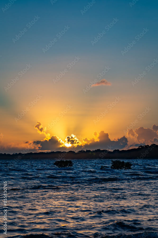 Obraz premium sunrise over the sea