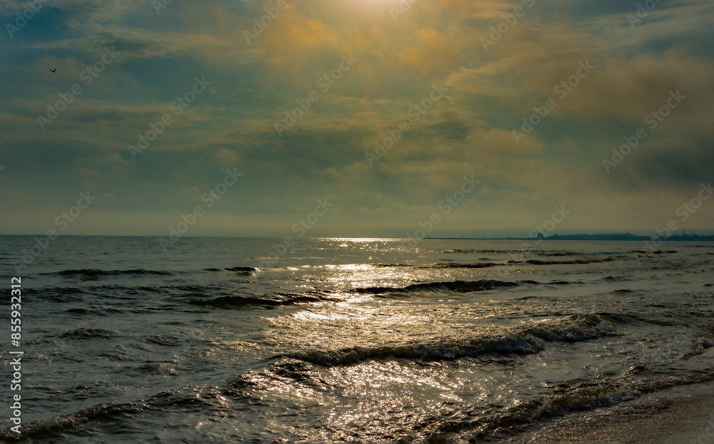 Obraz premium Seascape with clouds and sun rays.