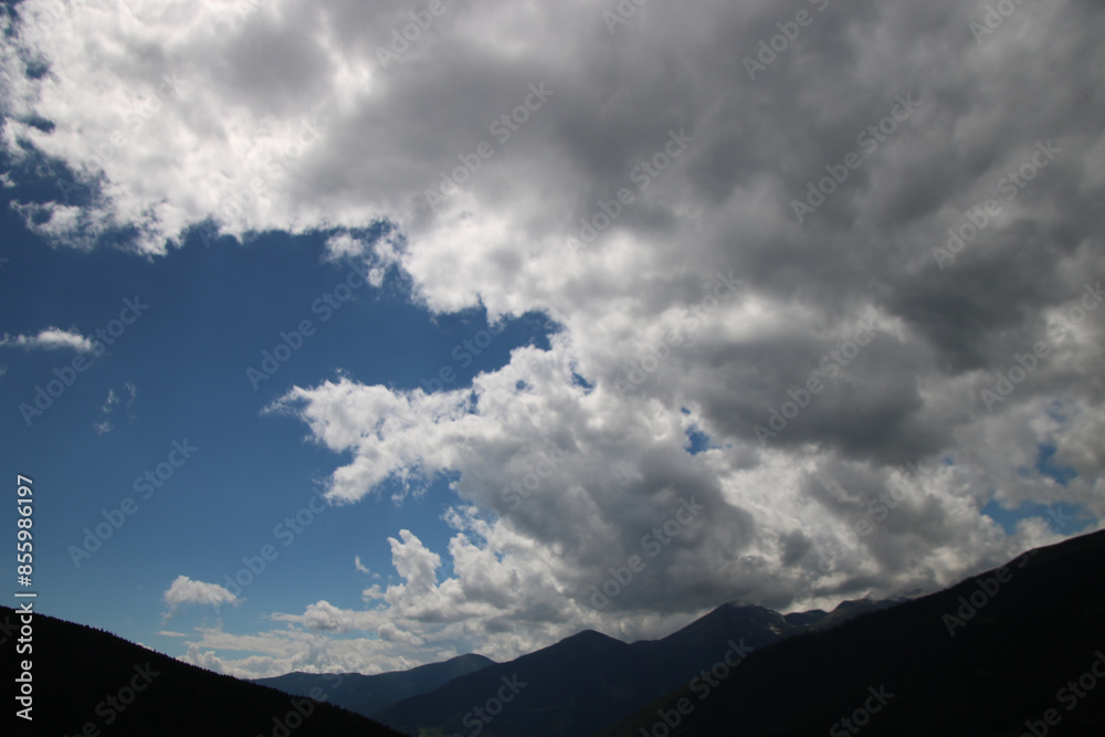 Blauer Himmel mit weißen Wolken Blauer Himmel mit weißen Wolken