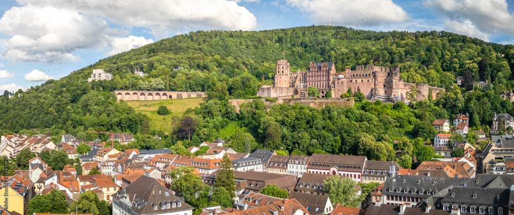 Obraz premium Scenic view of Heidelberg Castle and the old town in Heidelberg, Germany under a blue sky with the white clouds
