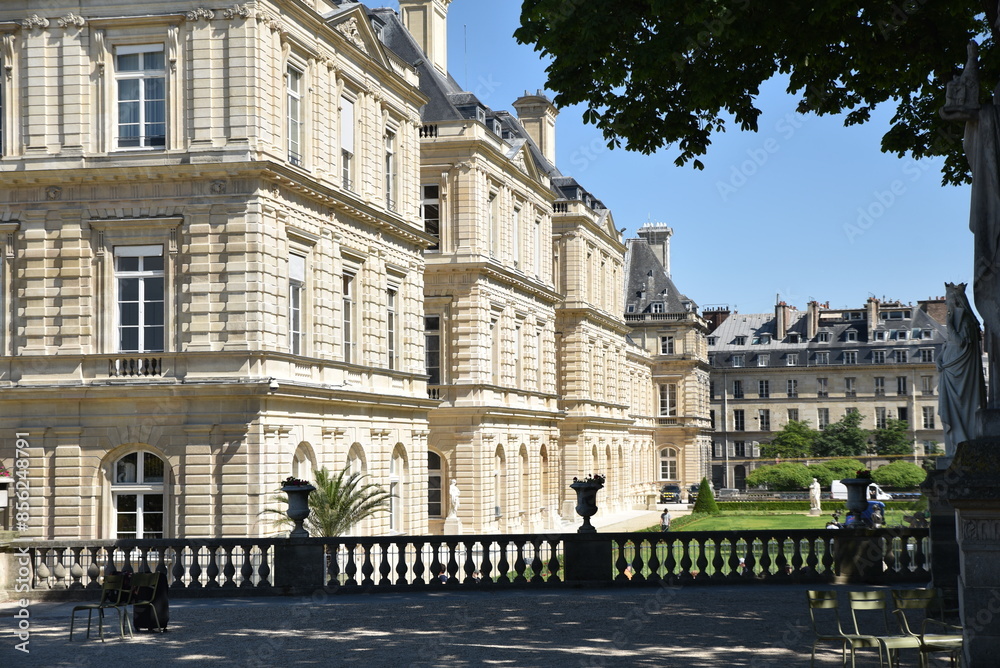 Fototapeta premium Jardin du Luxembourg en été à Paris. France