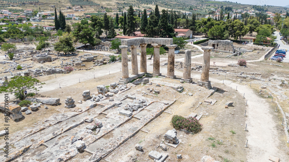 Fototapeta premium Ruins of temple in Corinth, Greece - Archaeology background.