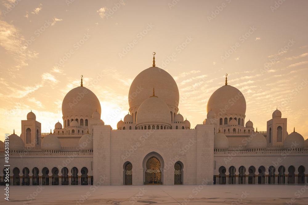 Obraz premium Interior of a Mosque in Abu Dhabi
