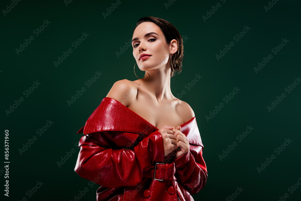 Photo of attractive girl with bare shoulders wear fashion coat feel tempting flirty isolated dark color background Photo of attractive girl with bare shoulders wear fashion coat feel tempting flirty isolated dark color background