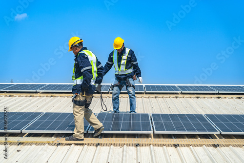 Wallpaper Mural Worker Technicians are working to construct solar panels system on roof with sky and clound on background. Installing solar photovoltaic panel system. Renewable clean energy technology concept. Torontodigital.ca
