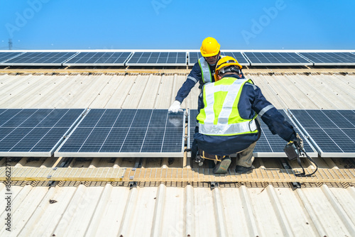 Wallpaper Mural Worker Technicians are working to construct solar panels system on roof with sky and clound on background. Installing solar photovoltaic panel system. Renewable clean energy technology concept. Torontodigital.ca