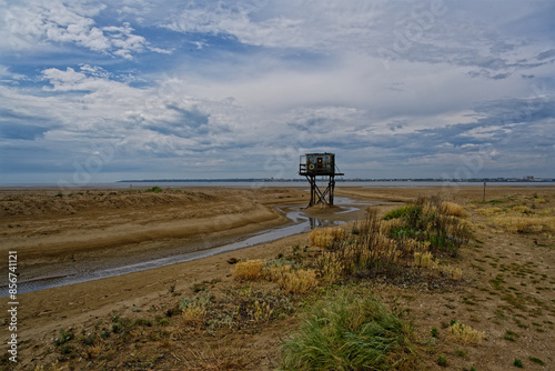Cabane  de pêcheur sur la plage