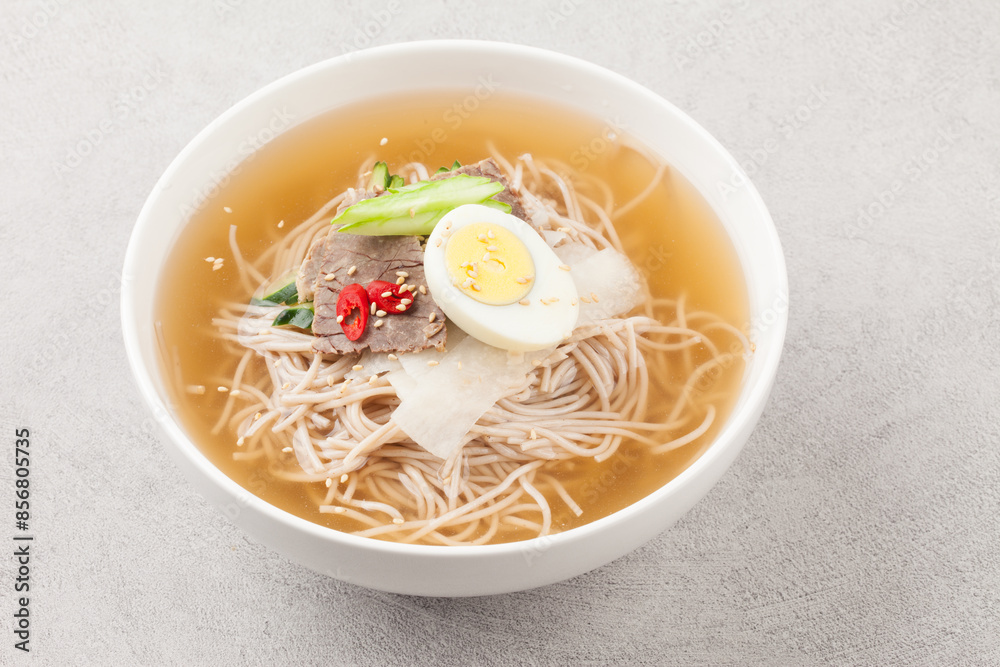 A food made by cutting cucumbers into small pieces, pickling them in salt or soy sauce, adding them to cold soup, and adding green onions, vinegar, sugar, and red pepper powder. A food made by cutting cucumbers into small pieces, pickling them in salt or soy sauce, adding them to cold soup, and adding green onions, vinegar, sugar, and red pepper powder.