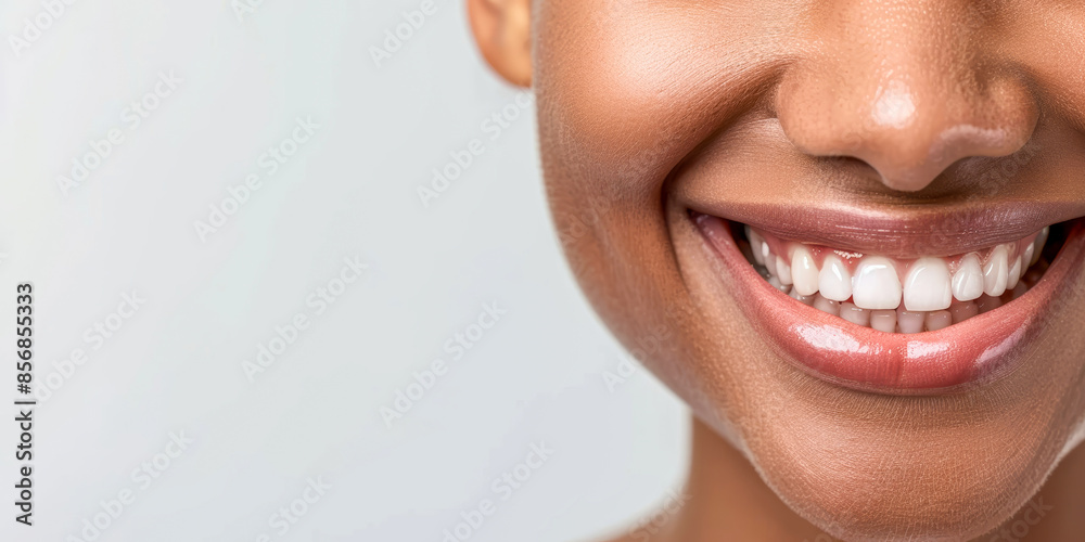 Obraz premium A woman smiling with white teeth