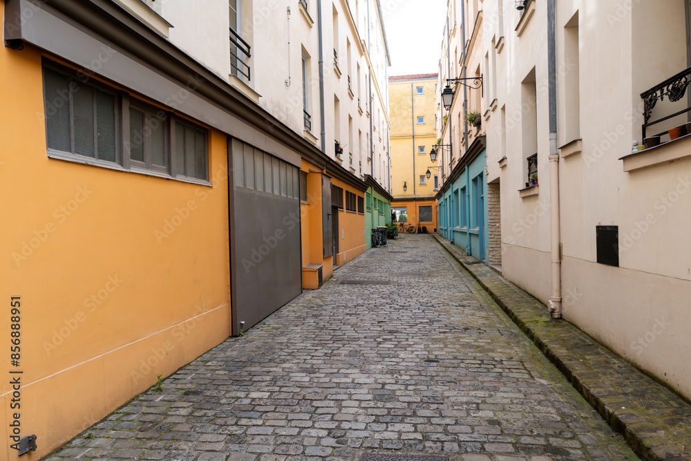 les ruelles pavées du douzième arrondissement de Paris en France les ruelles pavées du douzième arrondissement de Paris en France