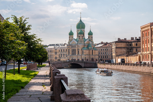 Obraz na płótnie Griboyedov Canal next to the Church of St. Isidore of Yuryevsky. St. Petersburg, Russia w salonie
