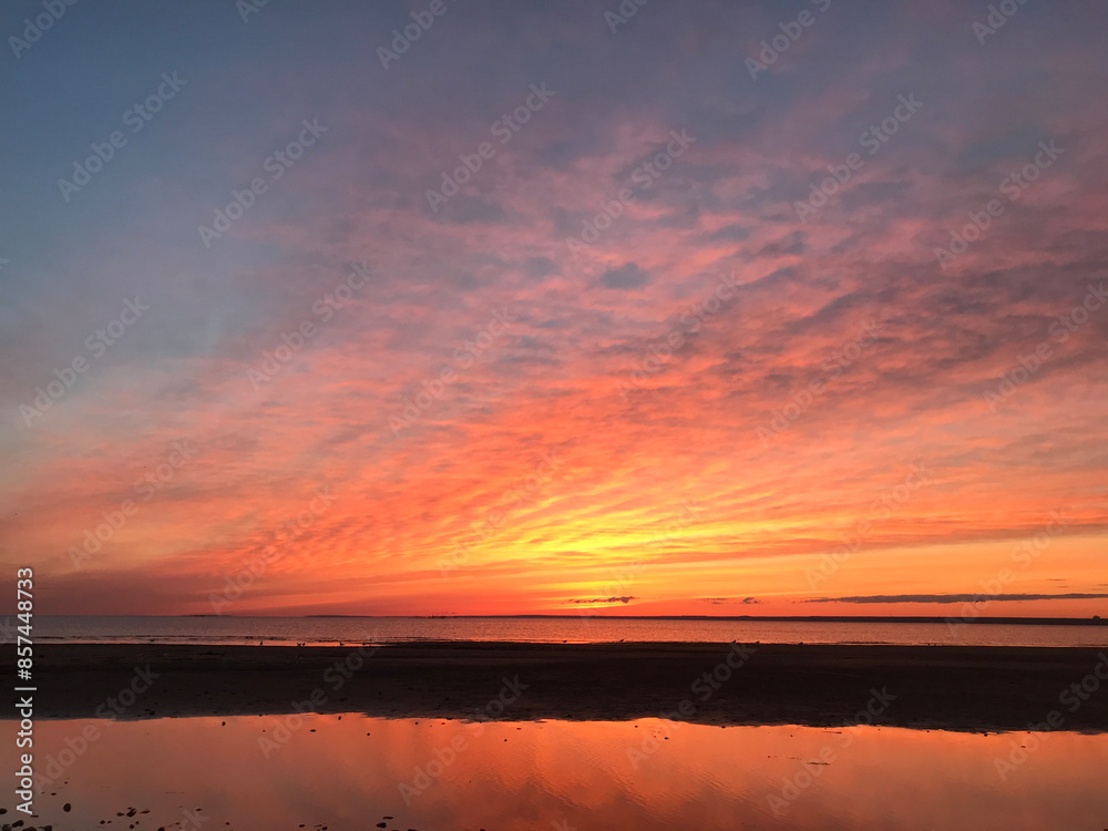 Fototapeta premium Man running against sunset background