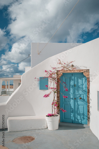 Fototapeta Naklejka Na Ścianę i Meble -  Door at Santorini, Greece