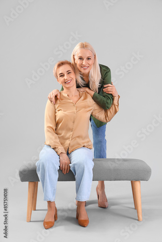 Beautiful mature women on g...