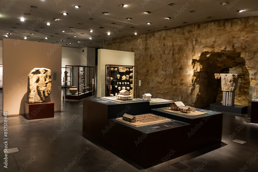 Foto de Interior of National Museum of History and Art (MNHA) is ...