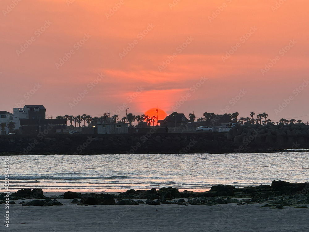 Fototapeta premium beautiful sunset at Hamdeok beach in Jeju island, South Korea