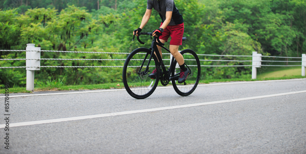Obraz premium Asian woman cycling on summer trail