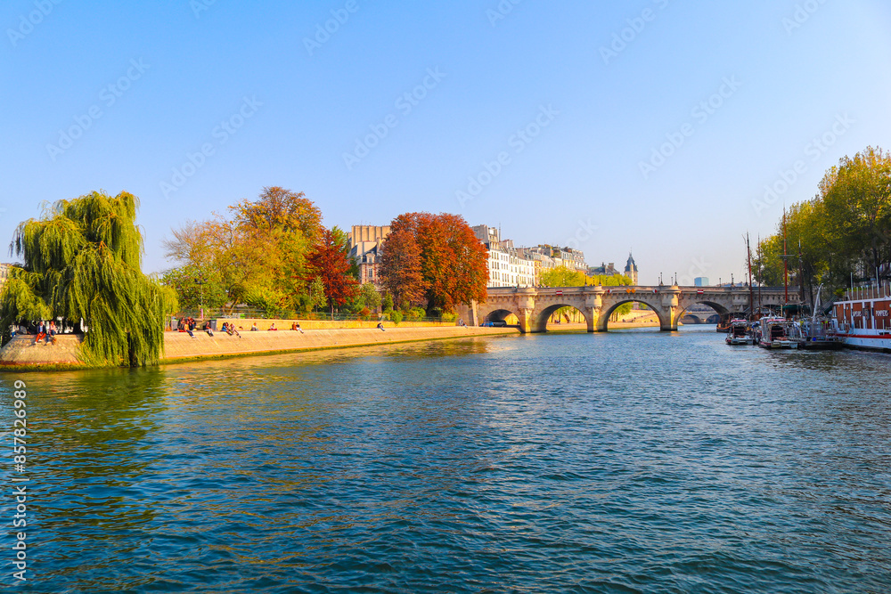 Obraz premium Autumn in Paris, France