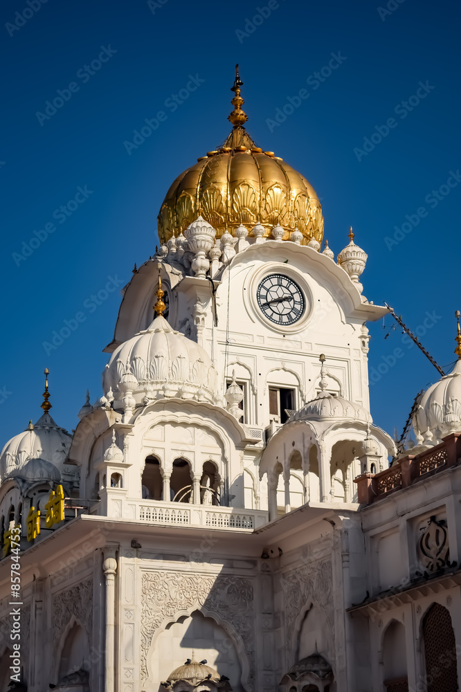 Obraz premium View of details of architecture inside Golden Temple - Harmandir Sahib in Amritsar, Punjab, India, Famous indian sikh landmark, Golden Temple, the main sanctuary of Sikhs in Amritsar, India