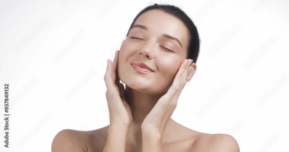 Beauty Asian Woman With Clear Skin Enjoying Deep Pore Cleanser Treatment Beauty Asian Woman With Clear Skin Enjoying Deep Pore Cleanser Treatment