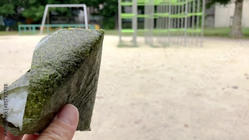 日本の公園・コンビニのおにぎり