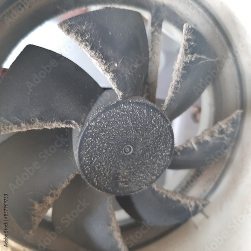 Obraz na płótnie Heavy Dust on the air fan blades of the water cooler or computer processor w salonie