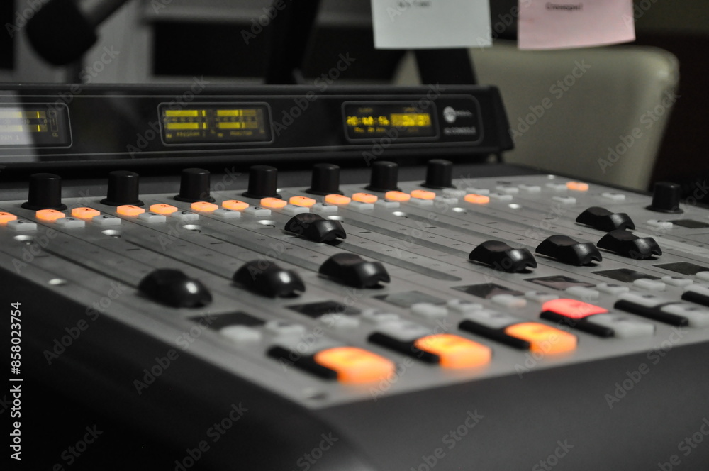 audio mixing console audio mixing console