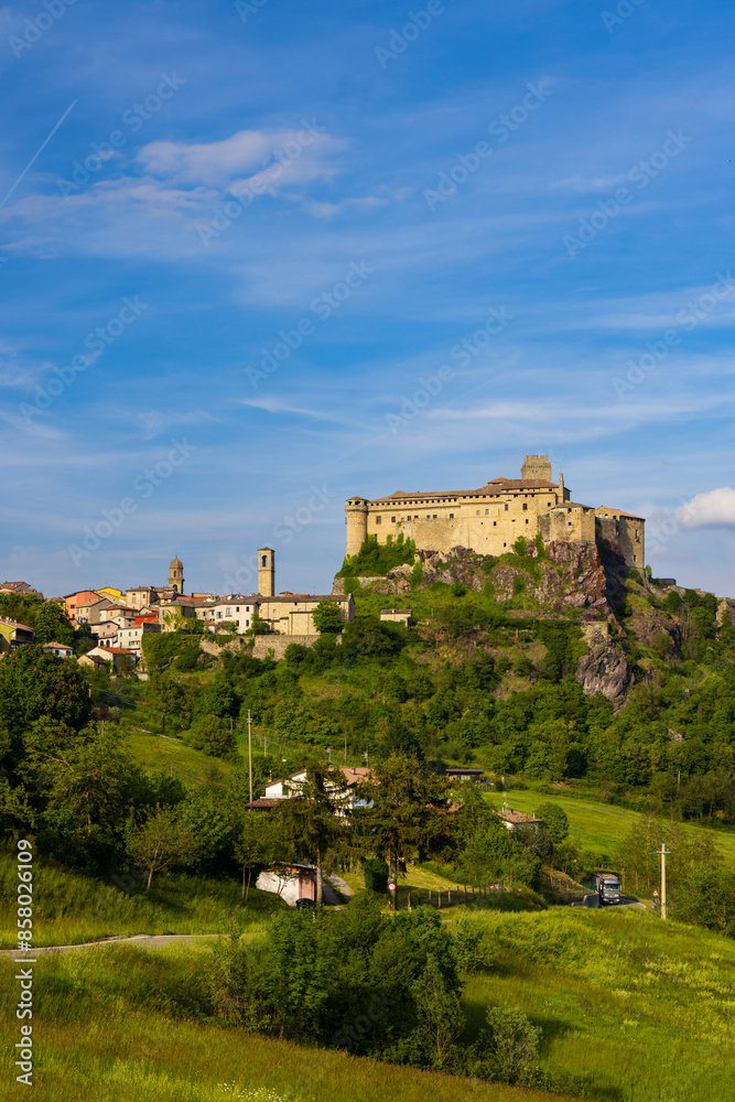 Bardi castle (Castello di Bardi) with town, province of Parma, Emilia Romagna