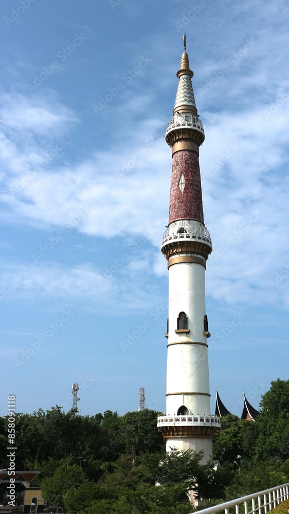 Obraz premium The Grand Mosque of West Sumatra (Masjid Raya Sumatera Barat),a grand mosque in the province of West Sumatra.