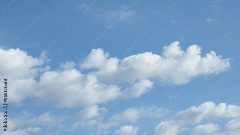 微速度撮影した夏の綺麗な青空と雲の変化の風景 微速度撮影した夏の綺麗な青空と雲の変化の風景
