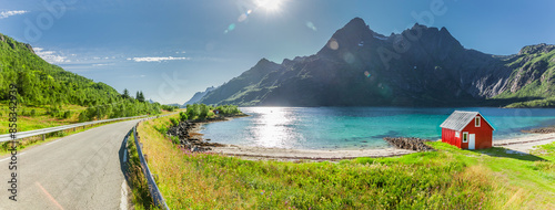 Rotes Boothaus an einem Fjord auf den Lofoten in Norwgen photo