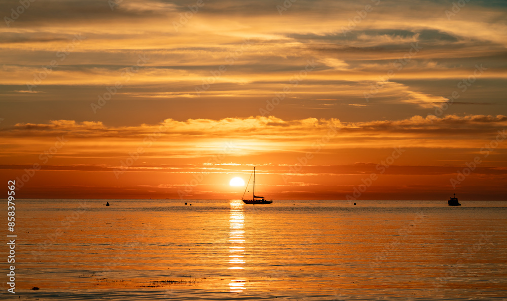 Obraz premium High tide sunset at Cemaes bay Isle of Anglesey