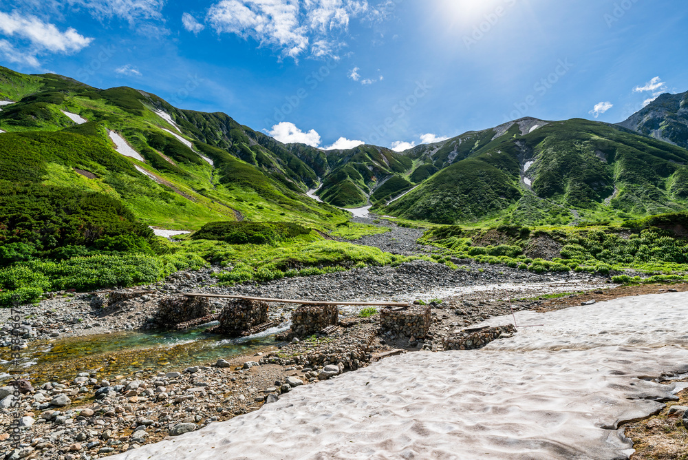 雷鳥沢キャンプ場から臨む浄土橋と立山連峰 富山県立山町 雷鳥沢キャンプ場から臨む浄土橋と立山連峰 富山県立山町