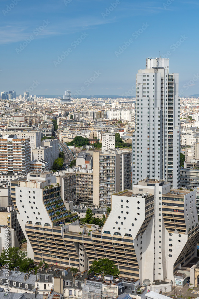 Fototapeta premium Vue aérienne d'immeubles, dans le quartier des Flandres à Paris, France