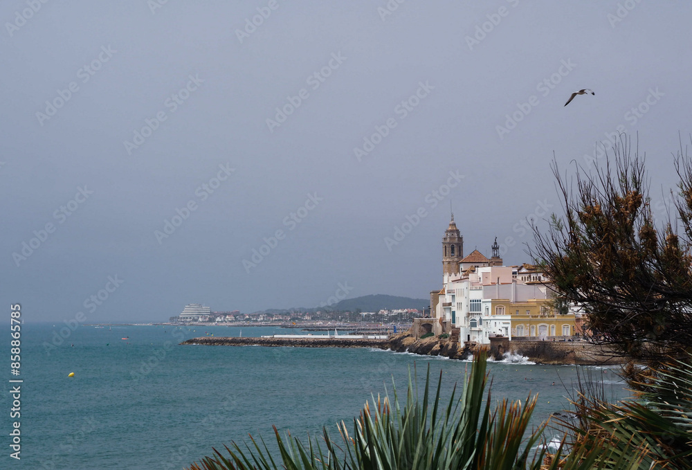 Naklejka premium the sky is hazy and blue while it is overcast