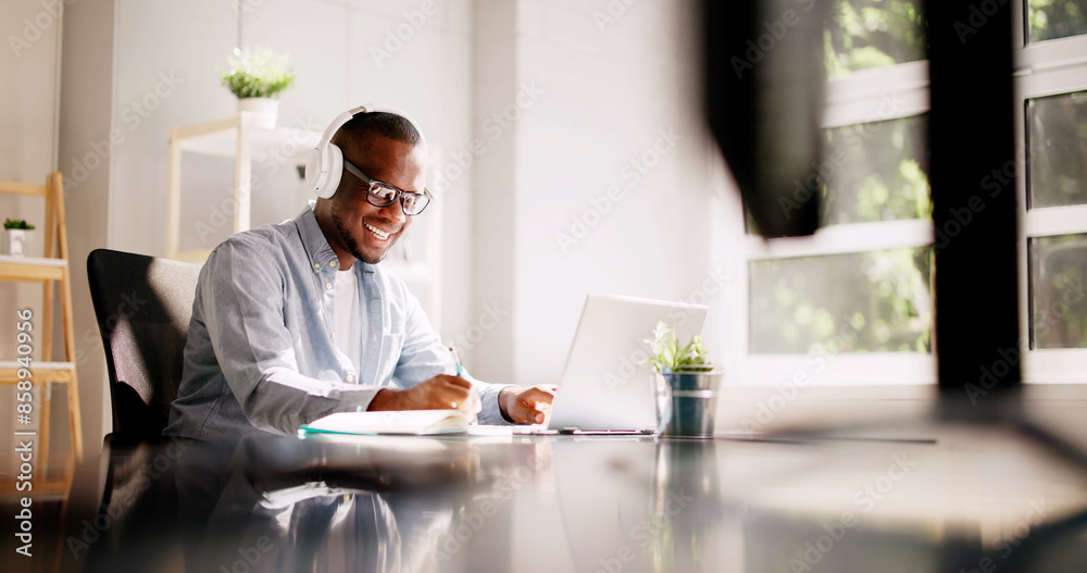 Remote African-American Marketer Thrives in Virtual Training Sessions Remote African-American Marketer Thrives in Virtual Training Sessions
