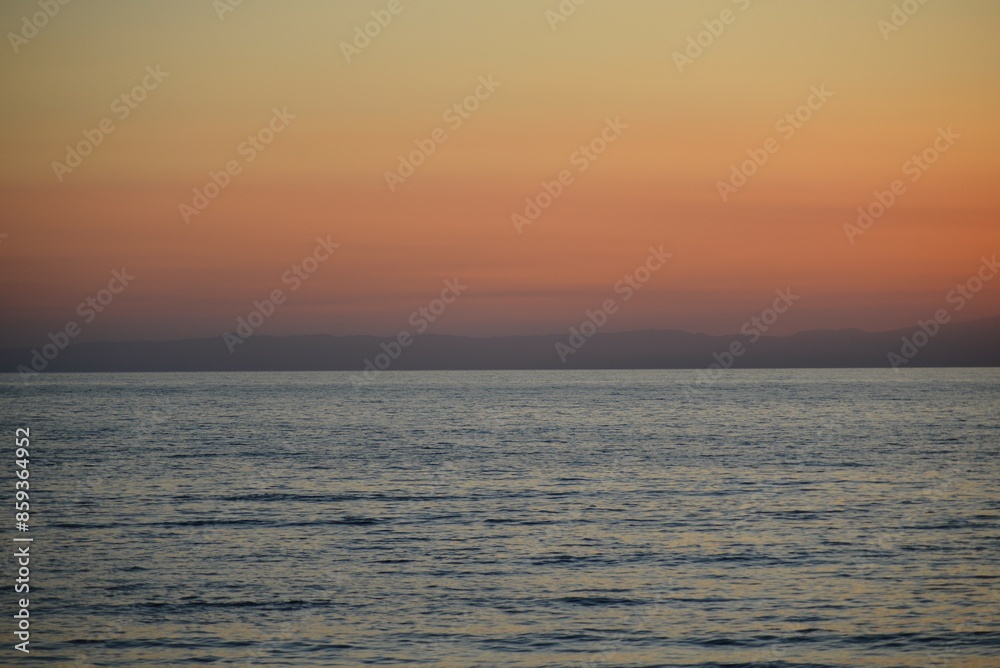 佐渡ヶ島を望む日本海の夕方 佐渡ヶ島を望む日本海の夕方